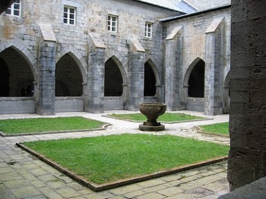 Claustre de la Colegiata de Santa Maria
